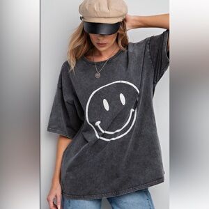 860 ❤️ EASEL SMILEY FACE PRINTED WASHED TOP